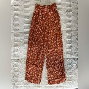 American Eagle Floral Pattern Pants; Size X-Small